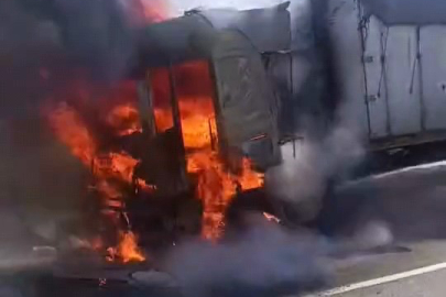 Bursa'da seyir halindeki tır alev alev yandı
