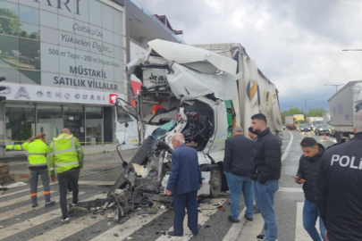 Tır ışıklarda duran tankere çarptı: 1 ölü